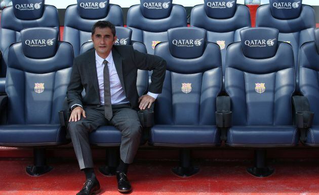 Ernesto Valverde, en el banquillo del Camp Nou.