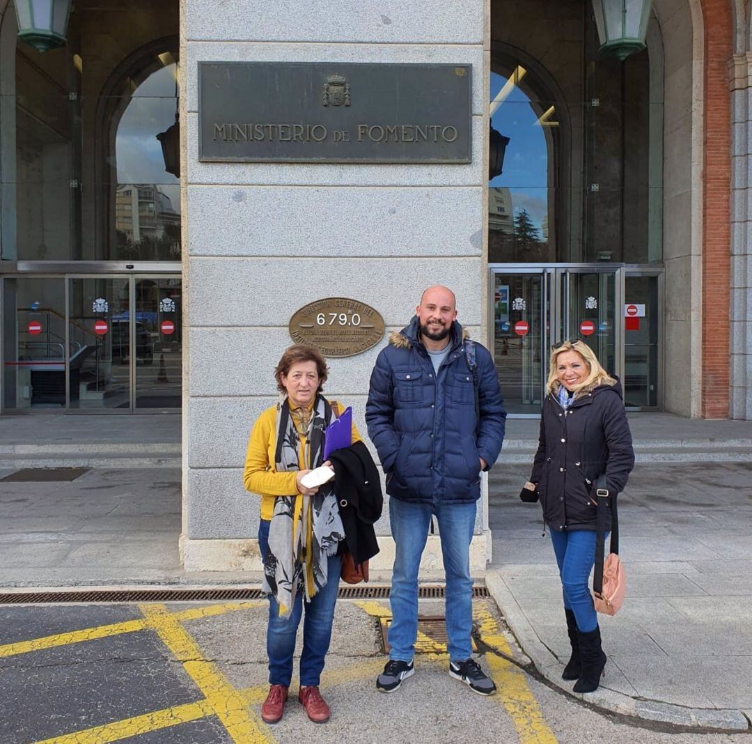 Las alcaldesas de Pedro Abad y Almodóvar del Río, antes de su reunión con el responsable de Transportes