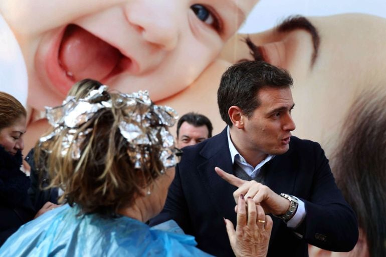 El presidente de Ciudadanos Albert Rivera, en el colegio electoral Santa Marta de L&#039;Hospitalet de Llobregat.