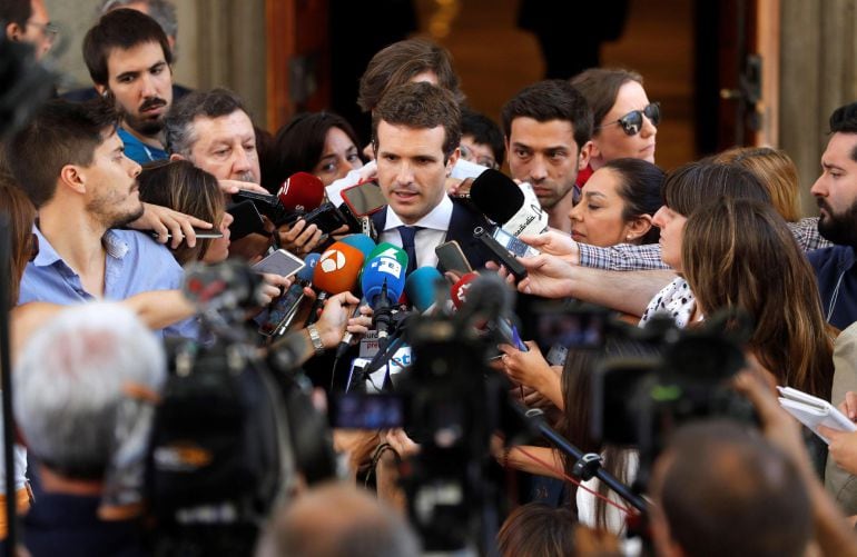 El presidente del Partido Popular, Pablo Casado, contesta a las preguntas de los periodistas.