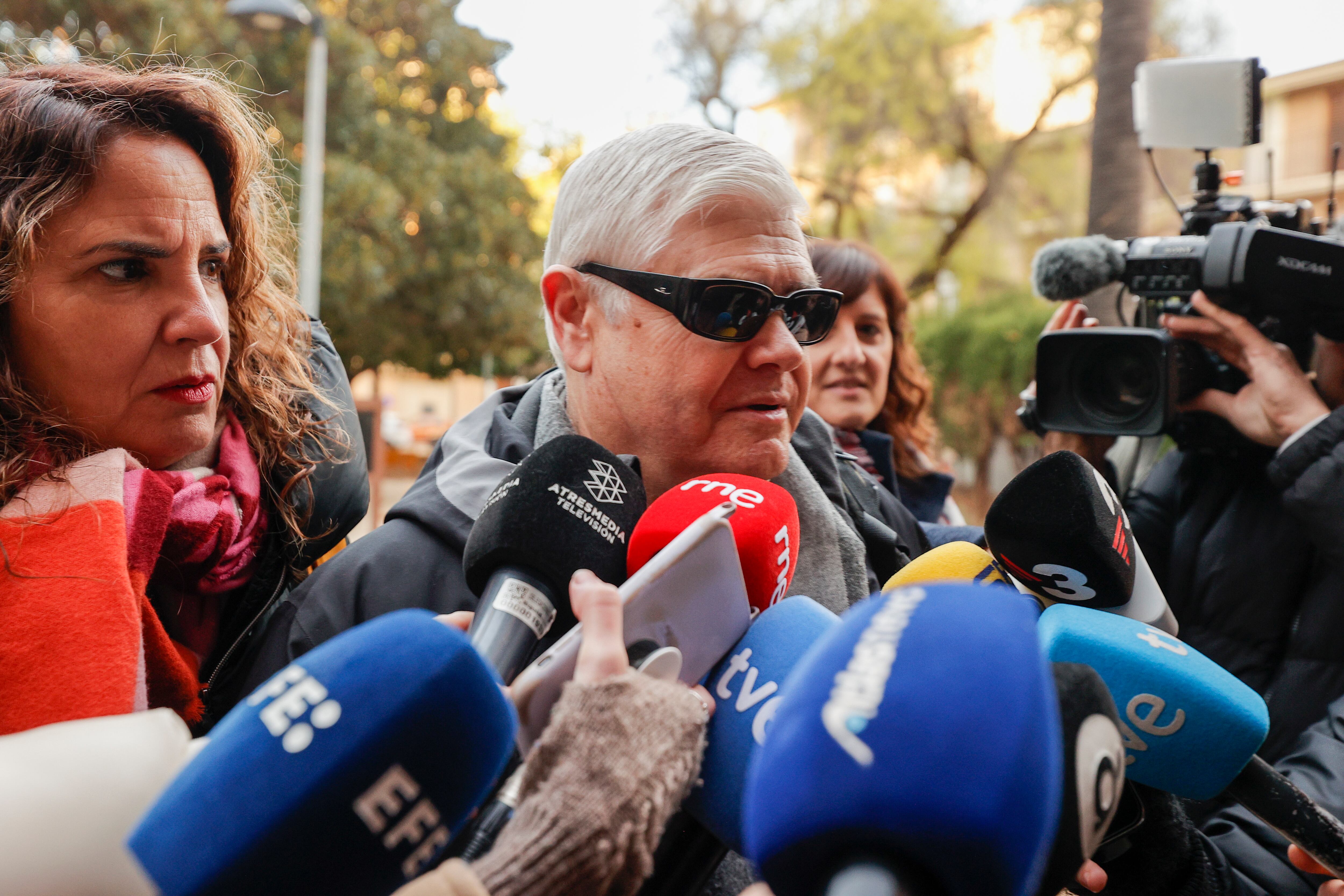 El inspector jefe del Consorcio Provincial de Bomberos de Valencia y jefe operativo de la emergencia el día de la dana, Jose Miguel Basset, a su llegada al juzgado para declarar como testigo ante la jueza de Catarroja (Valencia) que instruye la causa penal por la gestión de la catástrofe del 29 de octubre de 2024, que costó la vida a 230 personas.