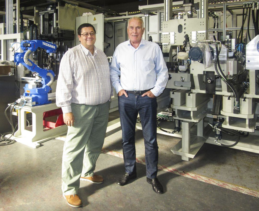 A la izquierda, el Gerente de AGME, Jose Antonio García de Vicuña, junto al Presidente Pedro Aguirregomezcorta