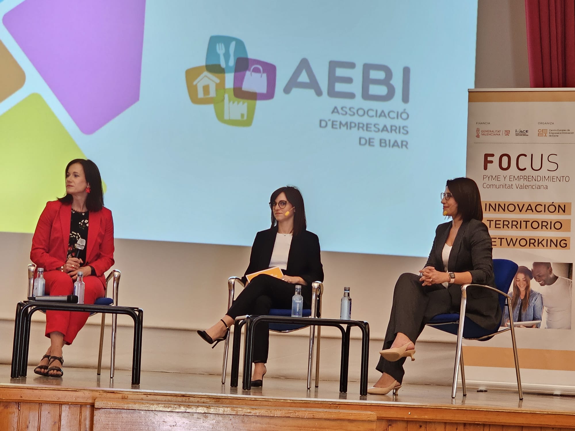 La presidenta de AEBI, Belén Puig en la mesa redonda