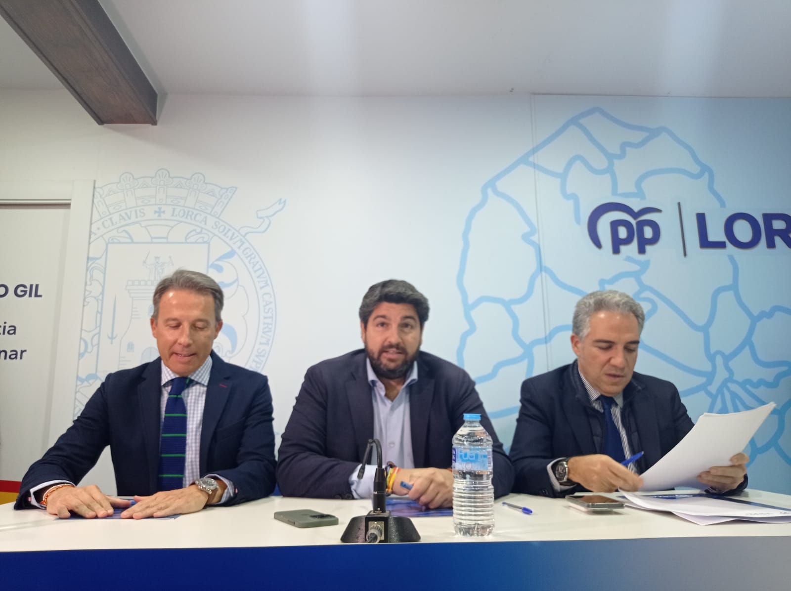 Fulgencio Gil, presidente del pp lorquino, Fernando López Miras, presidente del pp nacional y Elias Bendodo, vicesecretario general del PP en la Junta Directiva Abierta