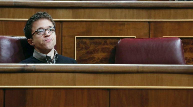 El portavoz de Podemos, Íñigo Errejón, durante una sesión de control al Gobierno que se celebra en el Congreso de los Diputados