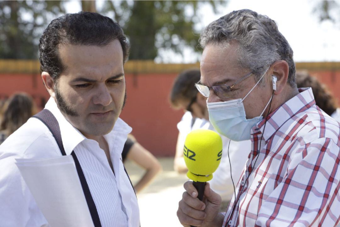 Alfonso Sánchez y Salomón Hachuel en un momento del rodaje durante el programa Hoy por Hoy