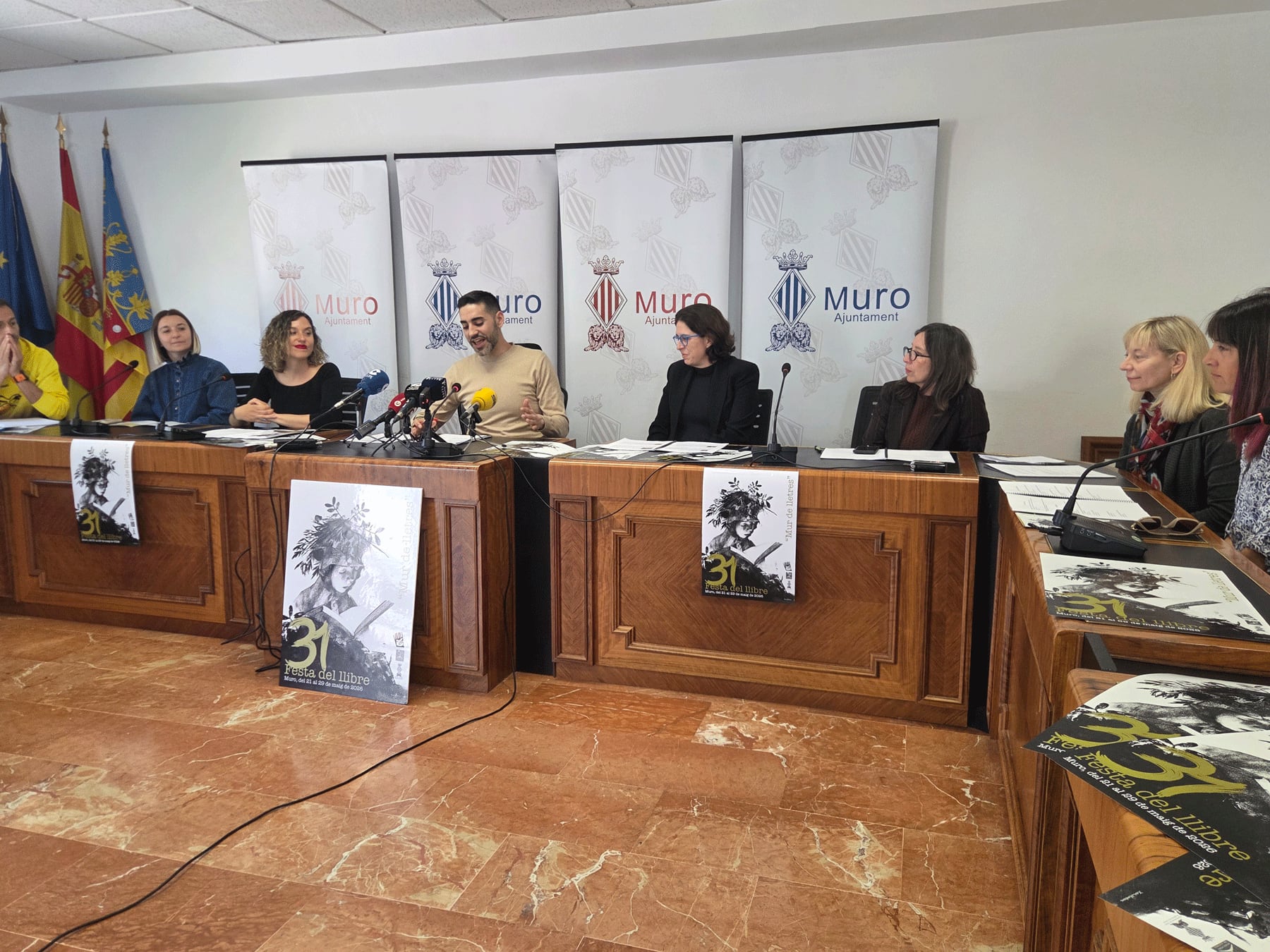 Un instant de la presentació de la Festa del Llibre en l'Ajuntament de Muro