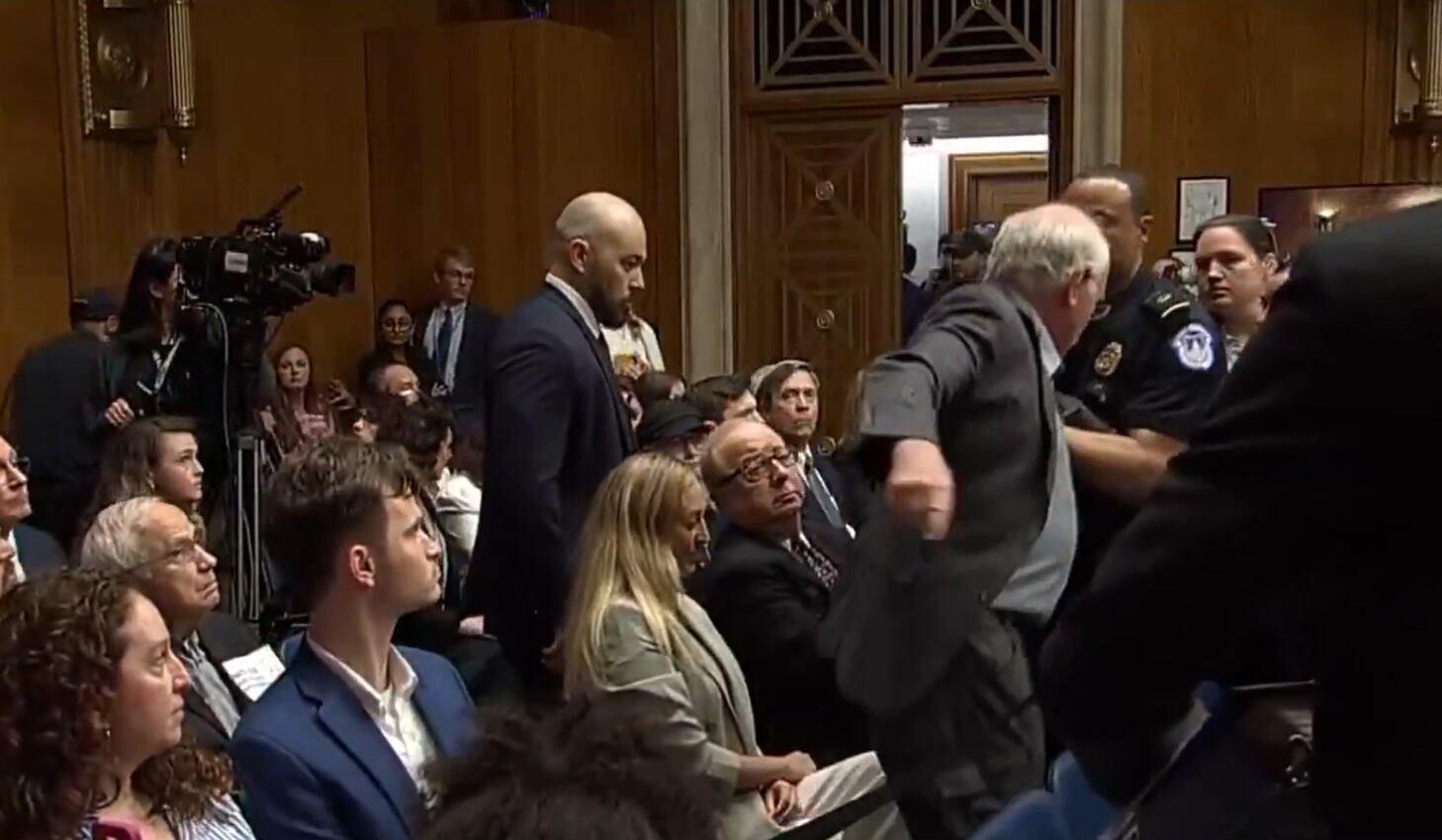 Ben Cohen, detenido por protestar contra la guerra en Gaza en el Congreso.