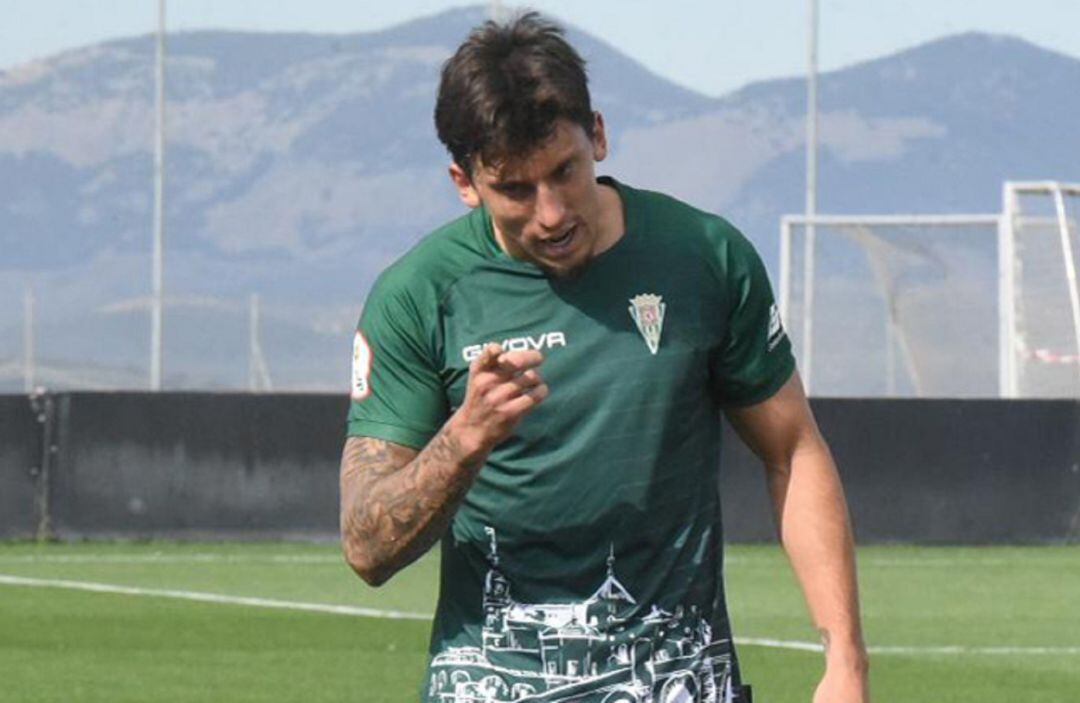 Manu Farrando con la camiseta del Córdoba