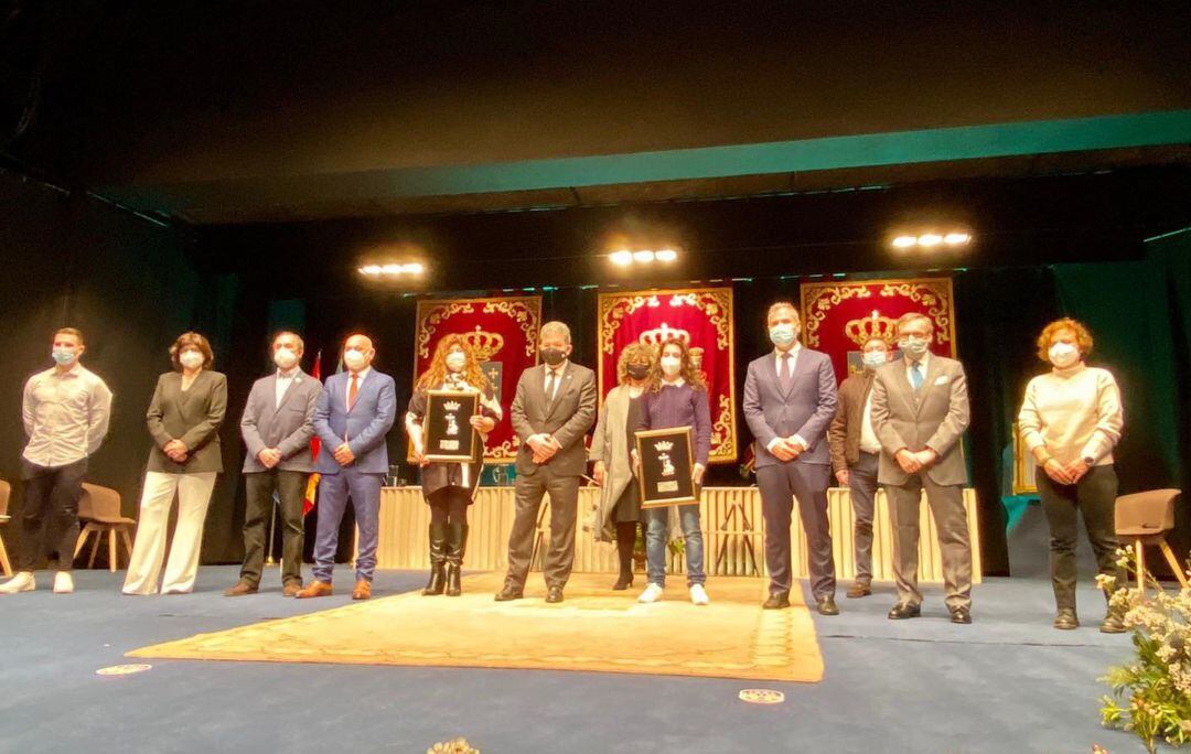 Los premios Ciudad de Pontevedra galardonan a los trabajadores sanitarios y a la futbolista Paula Dapena
