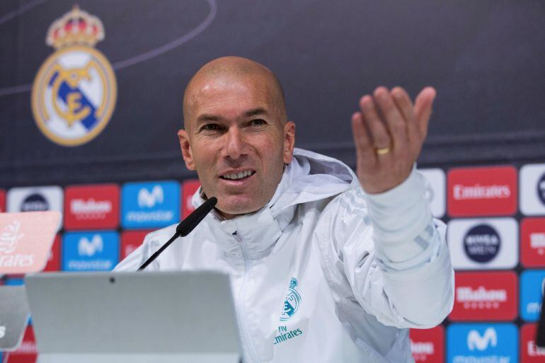 Zinedine Zidane durante la rueda de prensa en la Ciudad del Fútbol de Valdebebas.