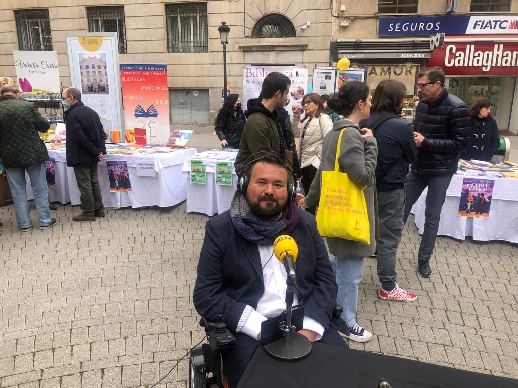 Juan Ramón Amores, durante una entrevista en Radio Albacete