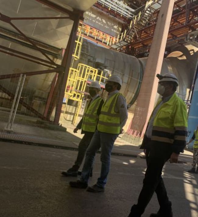 En loa visita por la central