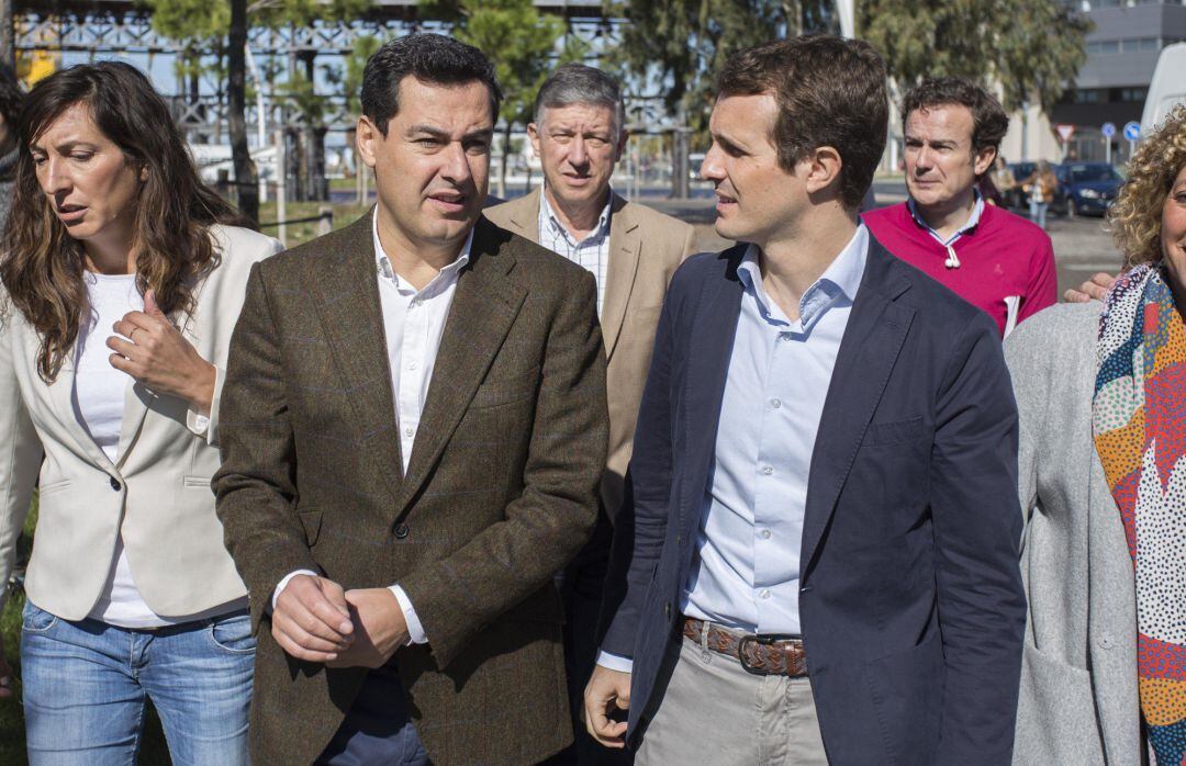 El presidente del PP, Pablo Casado, junto a Juanma Moreno