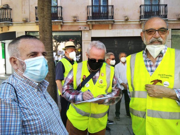 Miembros del colectivo Yayoflautas de Córdoba