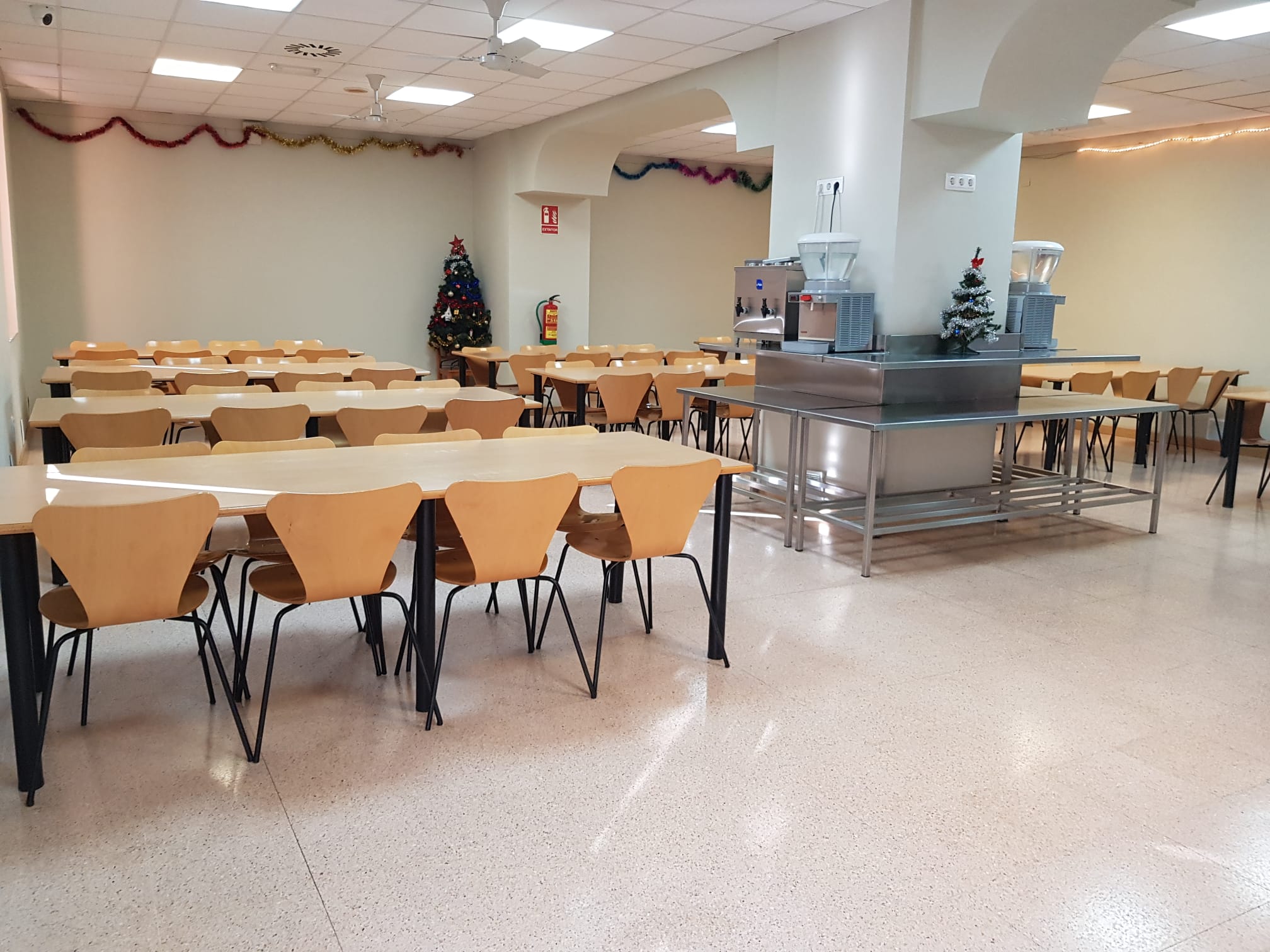 Comedor del albergue municipal de Zaragoza donde celebrarán la Nochebuena 130 personas