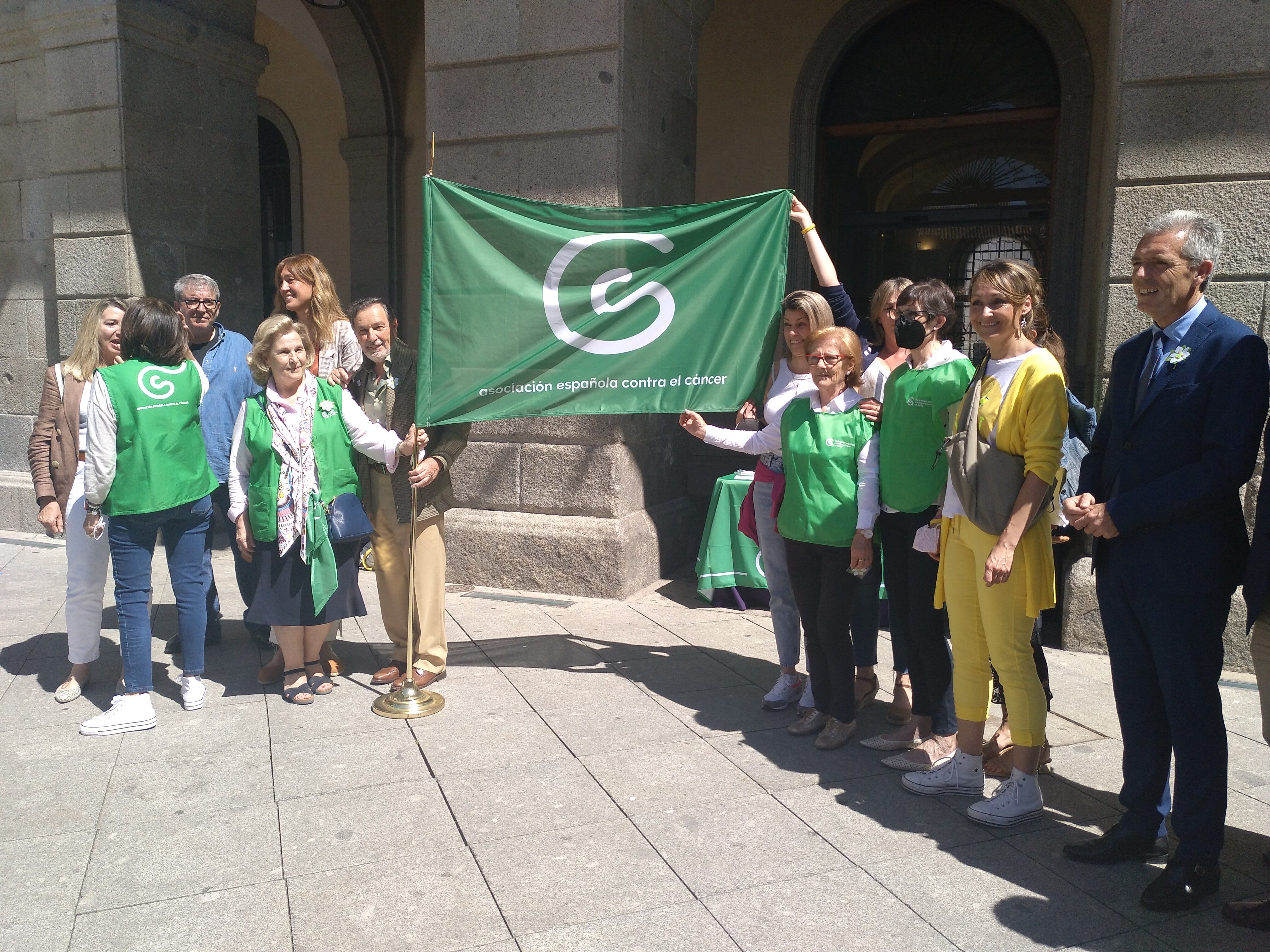 &#039;Haz de la lucha contra el cáncer tu bandera&#039; ha sido el lema de la cuestación anual que hace la AECC