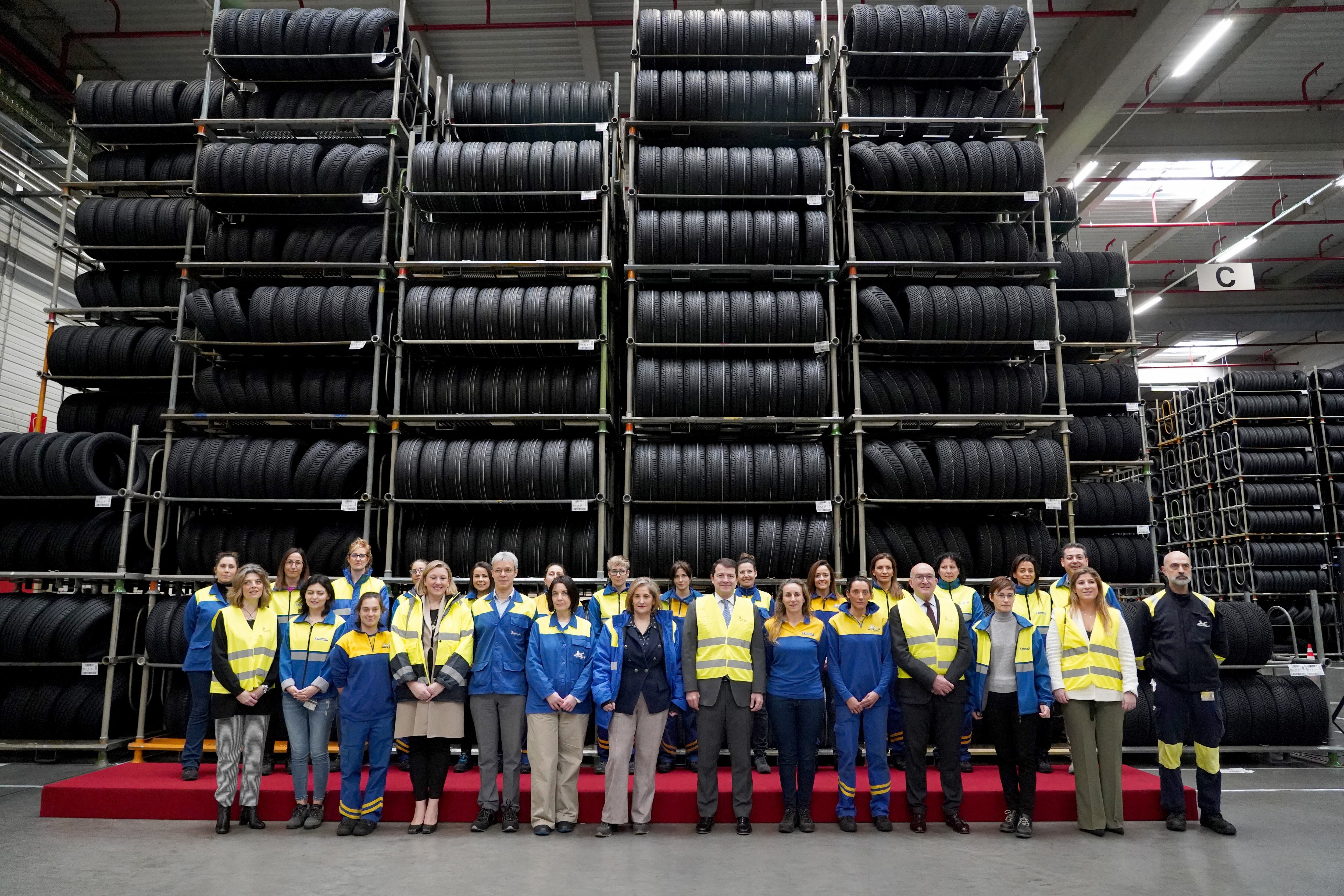 El presidente de la Junta visita la fábrica de Michelin