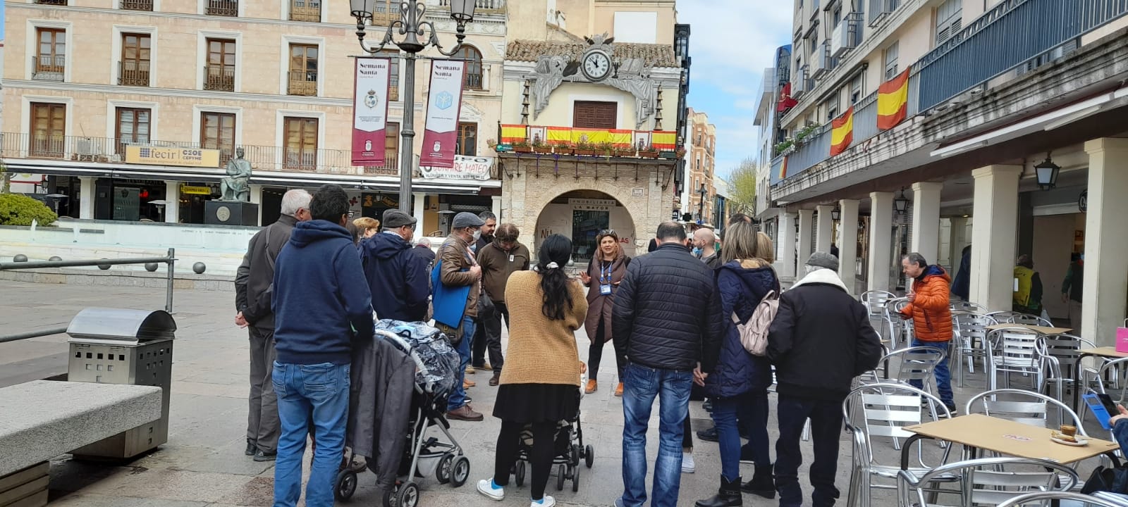 Grupo de turistas en una visita guiada en Ciudad Real