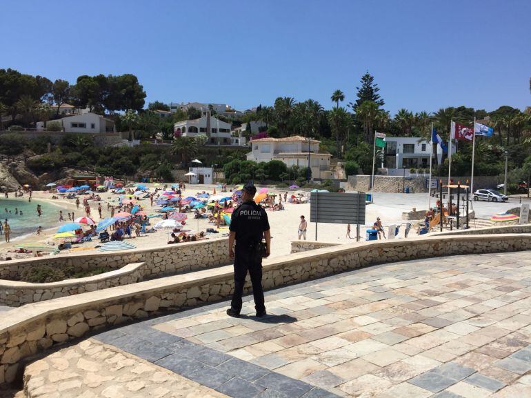 Vigilancia policial en la zona costera de Benissa. 