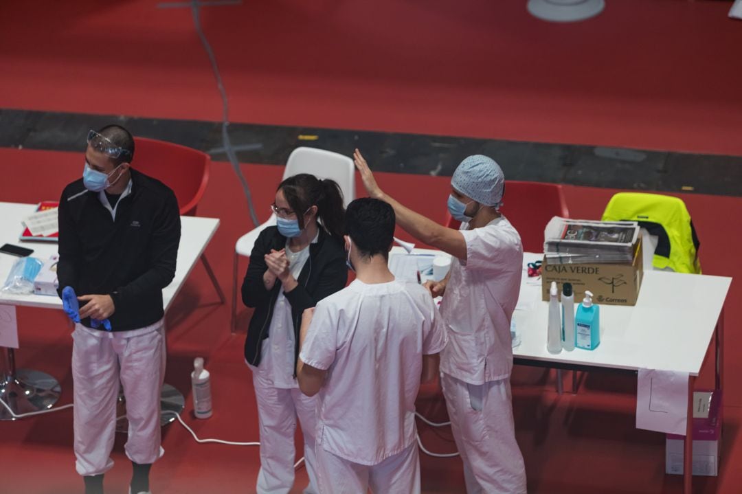 Sanitarios de toda España siguen trabajando.