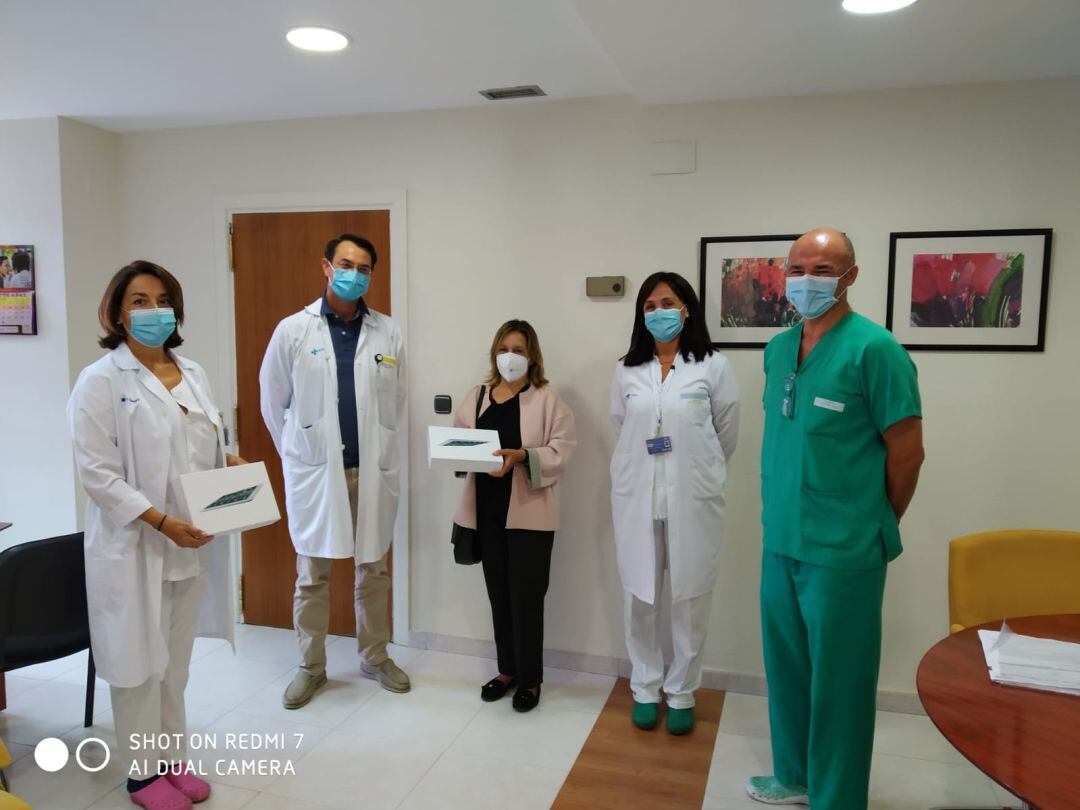 La AECC en Palencia dona tres tablets al Hospital de Día de Oncología
