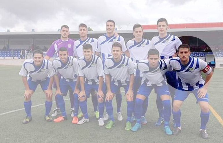 Samuel G.P, el jugador del Alhaurín de la Torre B, en la derecha de la imagen