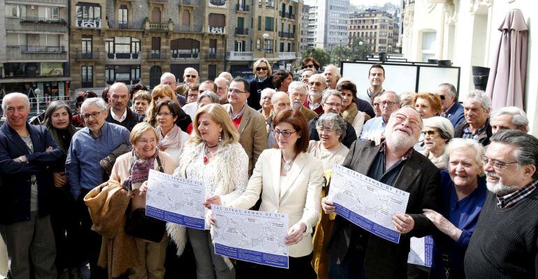 Un grupo de personalidades del País Vasco encabezados por la expresidenta de la Fundación de Víctimas del Terrorismo, Maite Pagazaurtundua, presentan el manifiesto &#039;Por un fin de ETA sin impunidad&#039;, firmado por un centenar de intelectuales y afectados por