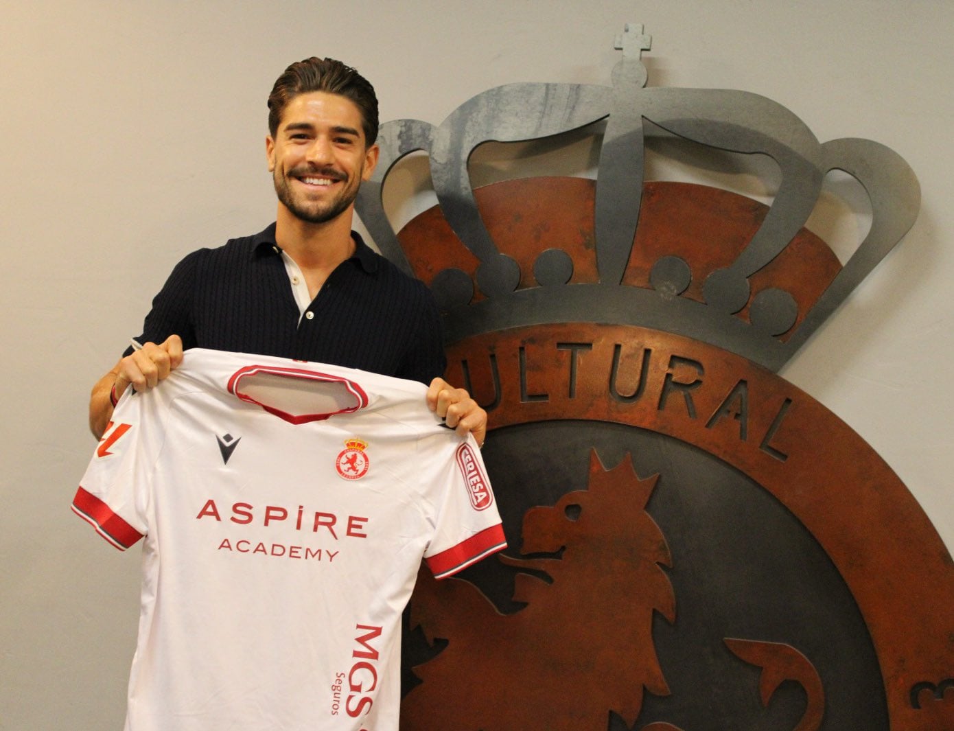 Firma por una temporada más otra opcional.