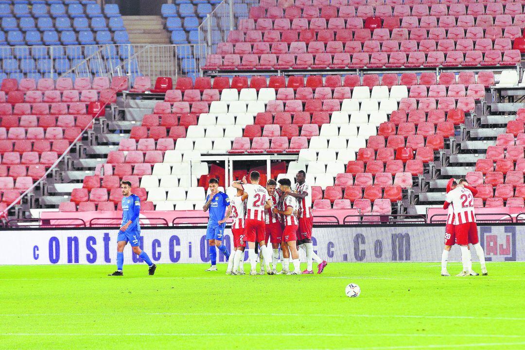 El Almería quiere seguir sonriendo en la Liga.