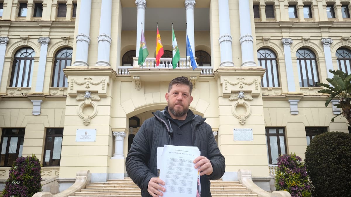 "Hay que remunicipalizar el servicio" N Sgligia, Con Málaga