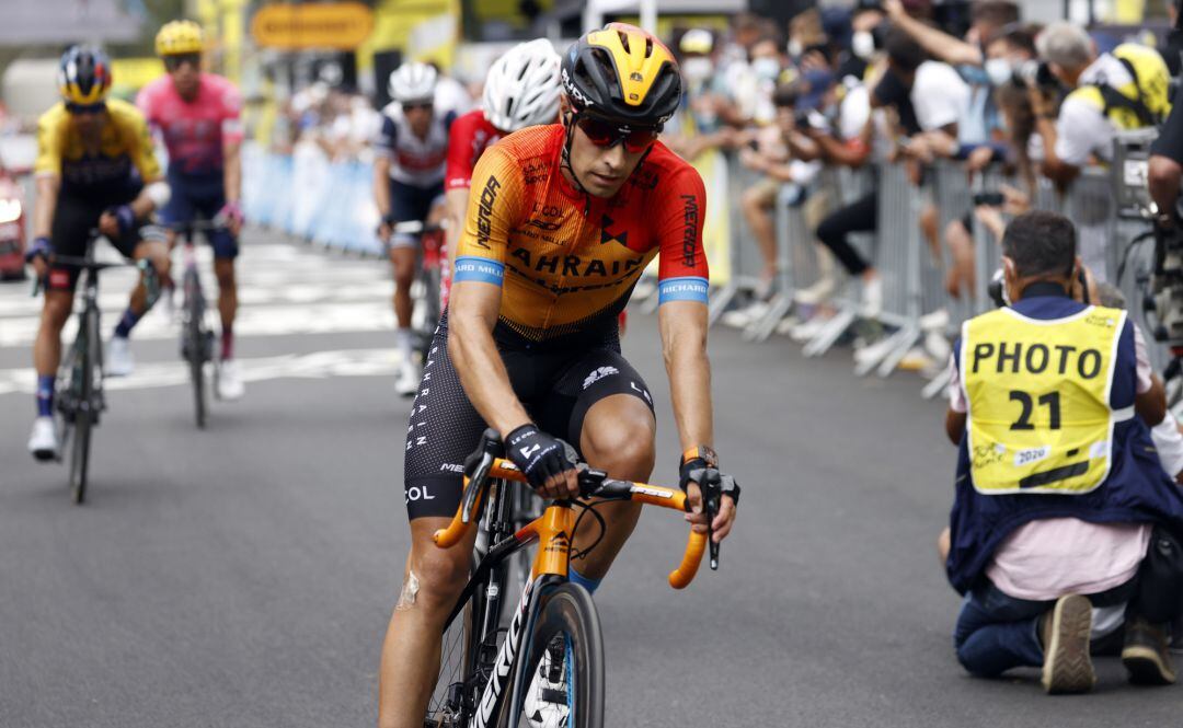 Mikel Landa tras pasar la línea de meta en el Tour.