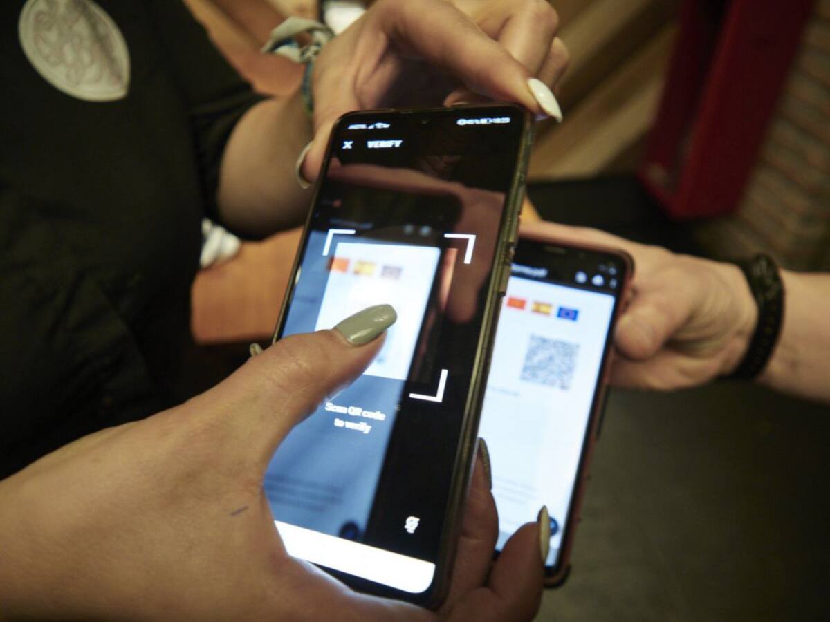 Patronales y sindicatos ven coherente la puesta en marcha del pasaporte Covid