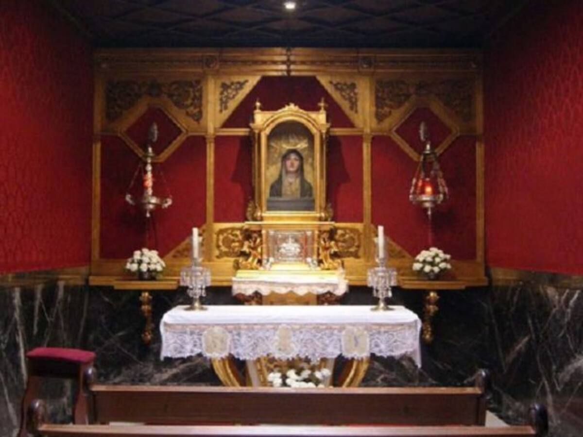 Un hombre prende fuego en la capilla del Sagrario de la basílica del Gran Poder