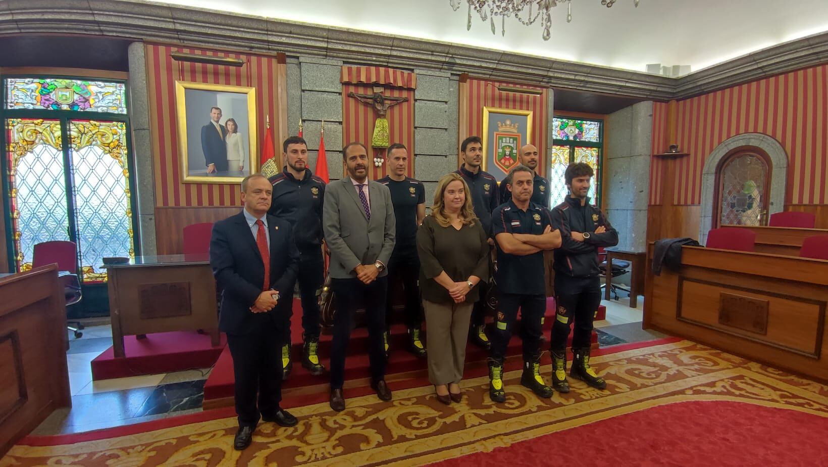 Recepción municipal de la alcaldesa de Burgos, Cristina Ayala, a los bomberos recién regresados de prestar su ayuda en Valencia. / Foto: Radio Castilla