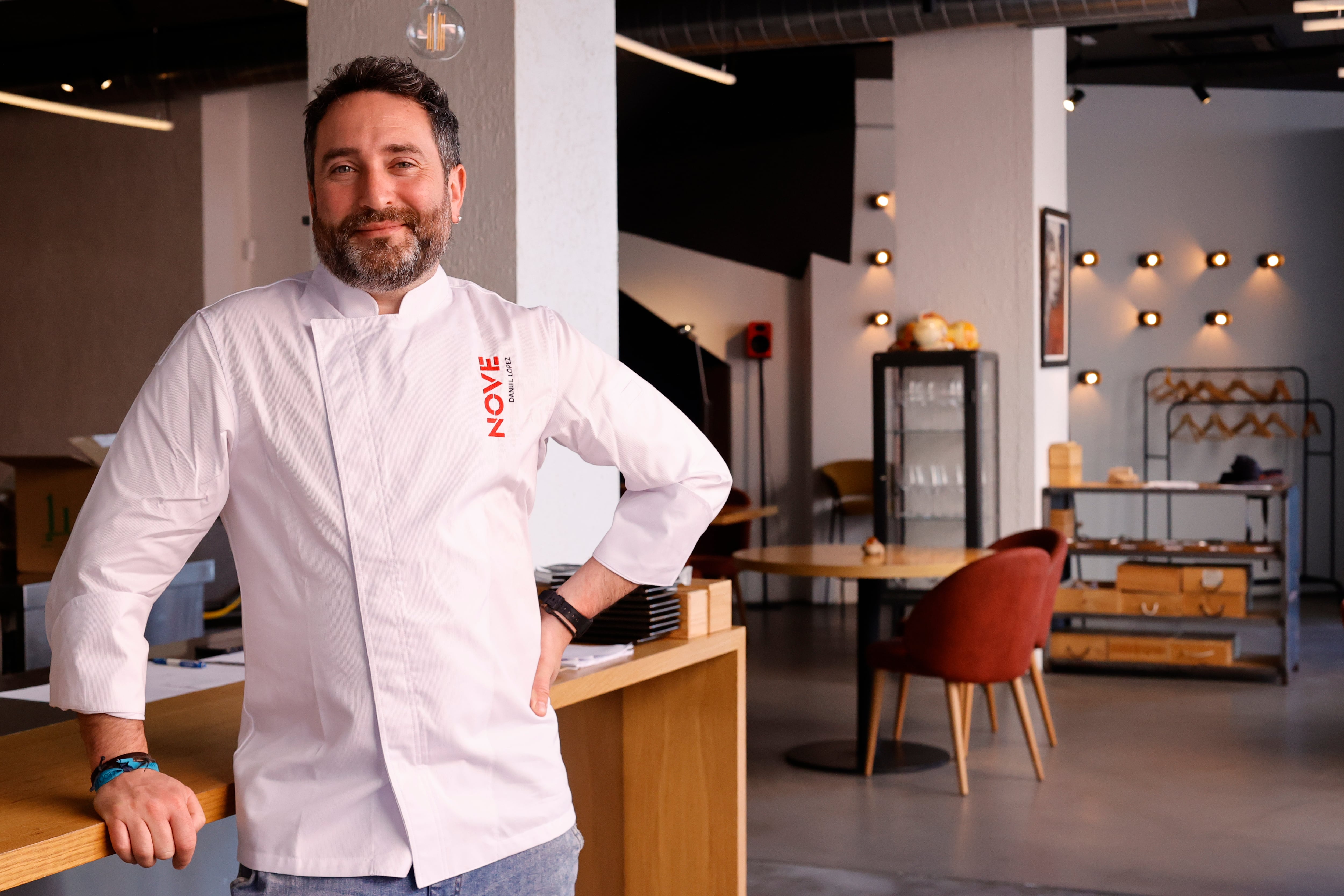 Ferrol (20.04.2024). Gastronomía Ecuador. Daniel López, responsable de O Camiño do Inglés, primer negocio de la nueva ola de la cocina en Ferrol, aborda una aventura americana, donde cocinará durante un mes para la firma Mercedes-Benz (foto: Kiko Delgado / EFE)