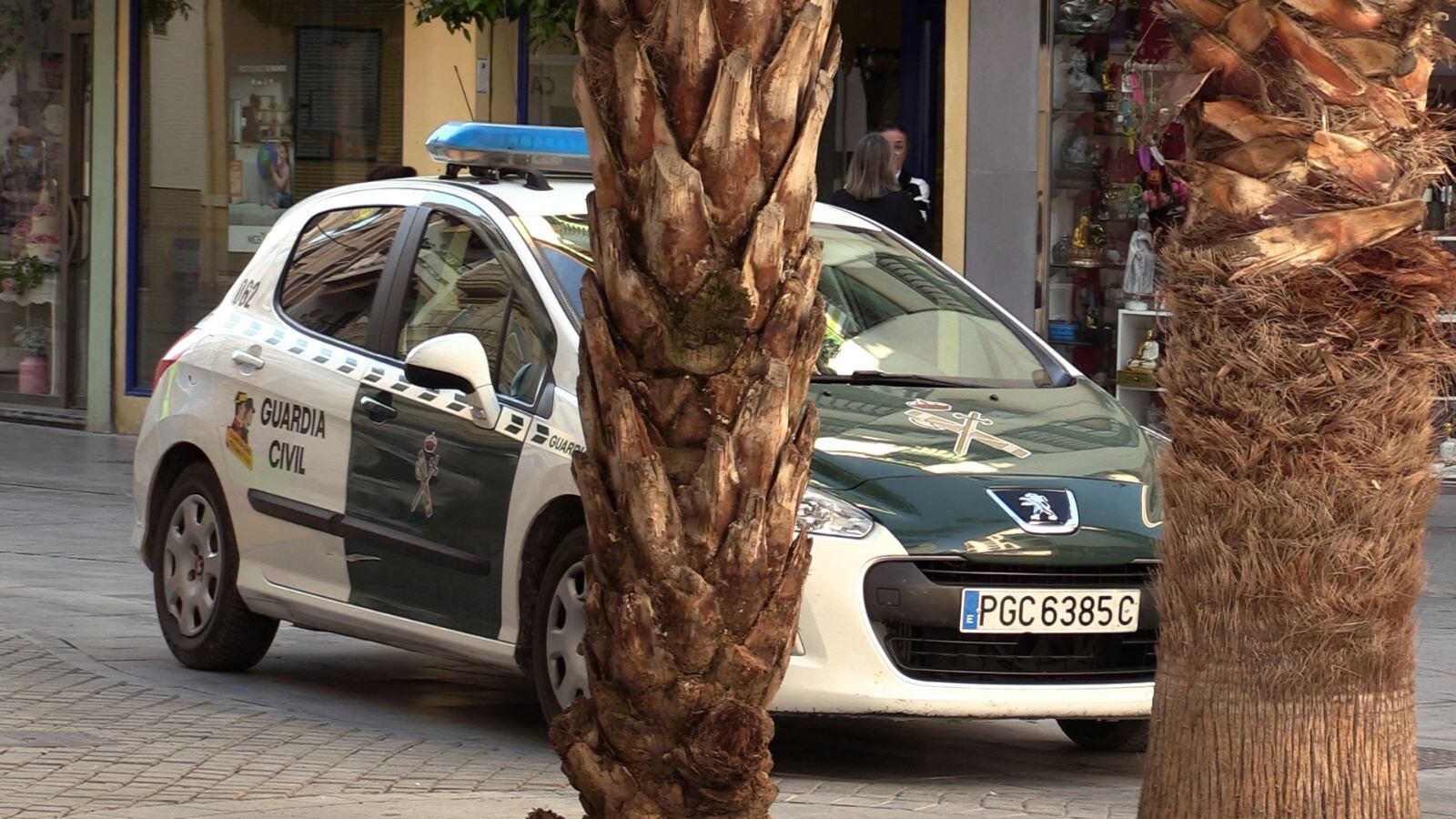 Vehículo de la Guardia Civil por las calles de Andújar