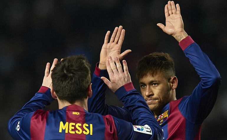 ELCHE, SPAIN - JANUARY 24: Lionel Messi of Barcelona celebrate scoring with his teammate Neymar JR during the La Liga match between Elche FC and FC Barcelona at Estadio Manuel Martinez Valero on January 24, 2015 in Elche, Spain. (Photo by Manuel Queimad