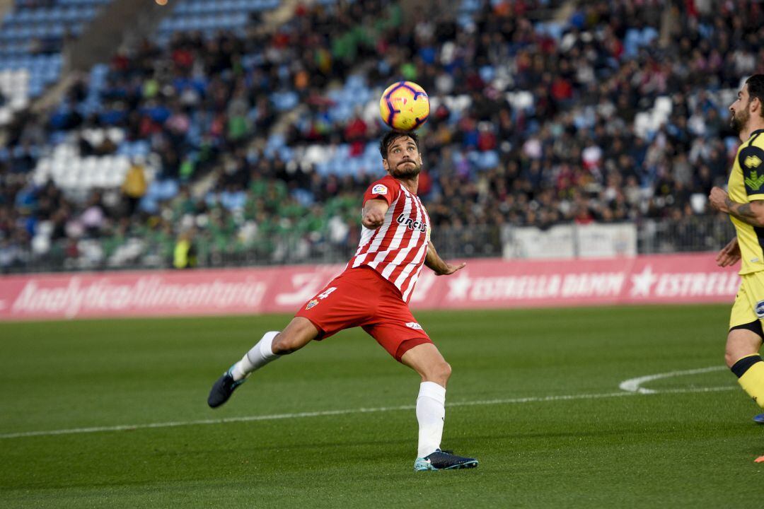 Romera en acción en el Almería-Numancia. 