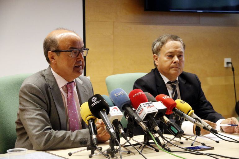 El president del TSJC, Jesús Maria Barrientos, acompanyat del president de l&#039;Audiència de Girona, Fernando Lacaba (dreta)