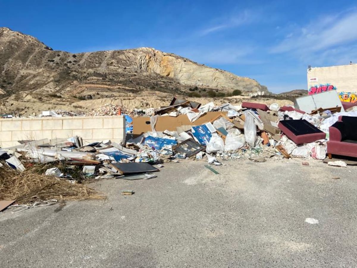 Ana Barceló reclama la modificación del PGOU para suspender licencias relacionadas con actividades contaminantes en las partidas rurales