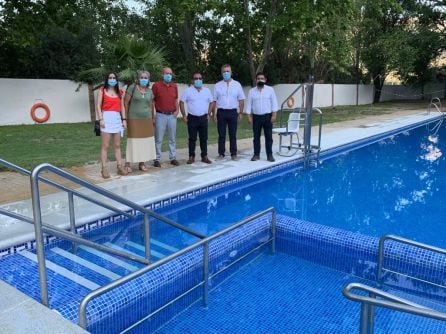 Momento de la visita a la piscina de Hútar de Albáncez de Mágina