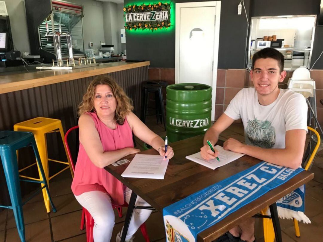 Ginés Palizón junto a Antonia Beltrán  