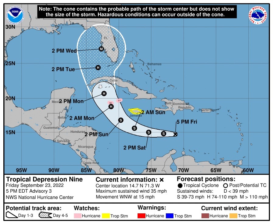 Imagen cedida hoy, por la Oficina Nacional de Administración Oceánica y Atmosférica de Estados Unidos (NOAA), a través del Centro Nacional de Huracanes (NHC), en la que se registra el pronóstico de cinco días del paso de la depresión tropical número 9 hacia la Florida. La tormenta tropical Hermine, octava de la actual temporada ciclónica en el Atlántico, se formó este viernes al noreste de las islas africanas de Cabo Verde, con un pronóstico de fuertes lluvias para las Islas Canarias (España), mientras otros sistemas mantiene en alerta a Canadá y el centro del Mar Caribe. EFE/NOAA-NHC /SOLO USO EDITORIAL /NO VENTAS /SOLO DISPONIBLE PARA ILUSTRAR LA NOTICIA QUE ACOMPAÑA /CRÉDITO OBLIGATORIO