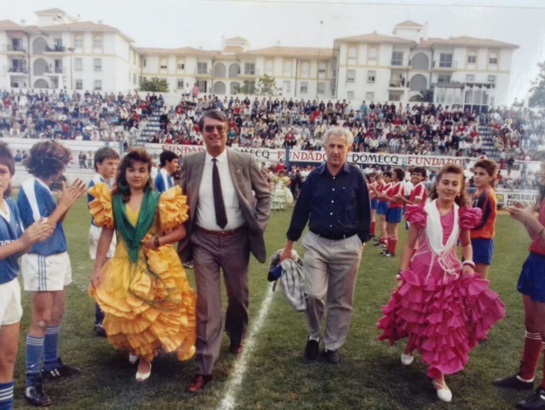 Pepe Gutiérrez Murillo, a la izquierda, junto a su directivo Rafael Almagro e día de la despedida al estadio Domecq