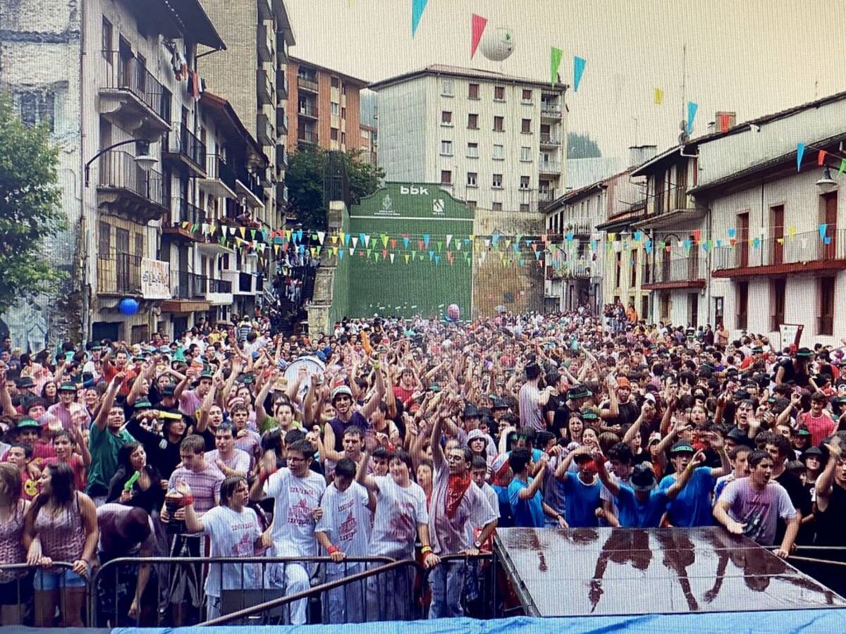 El virus deja a Ermua sin fiestas