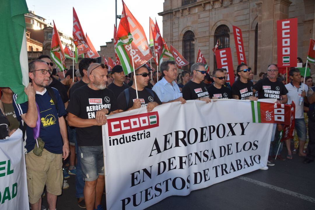 Concentración para la defensa de puestos de trabajo en Aeroepoxy.