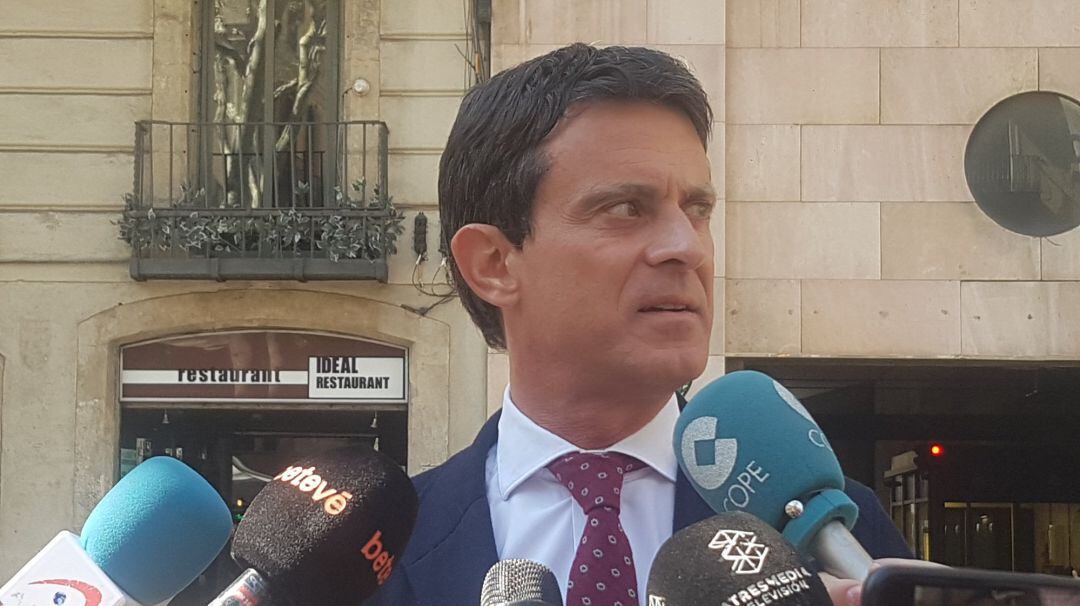 El candidato a la Alcaldía de Barcelona y exprimer ministro francés, Manuel Valls 
 