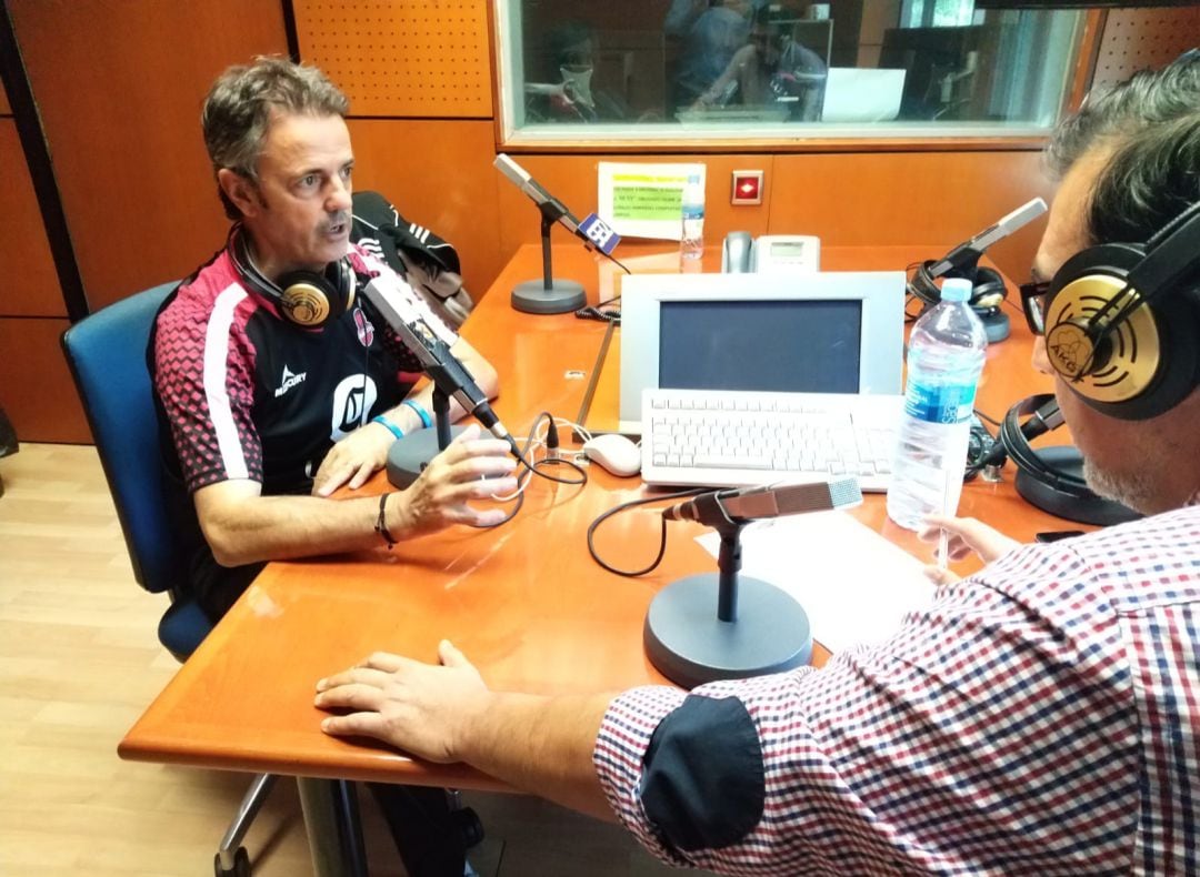 Porfirio Fisac en los estudios de Radio Zaragoza