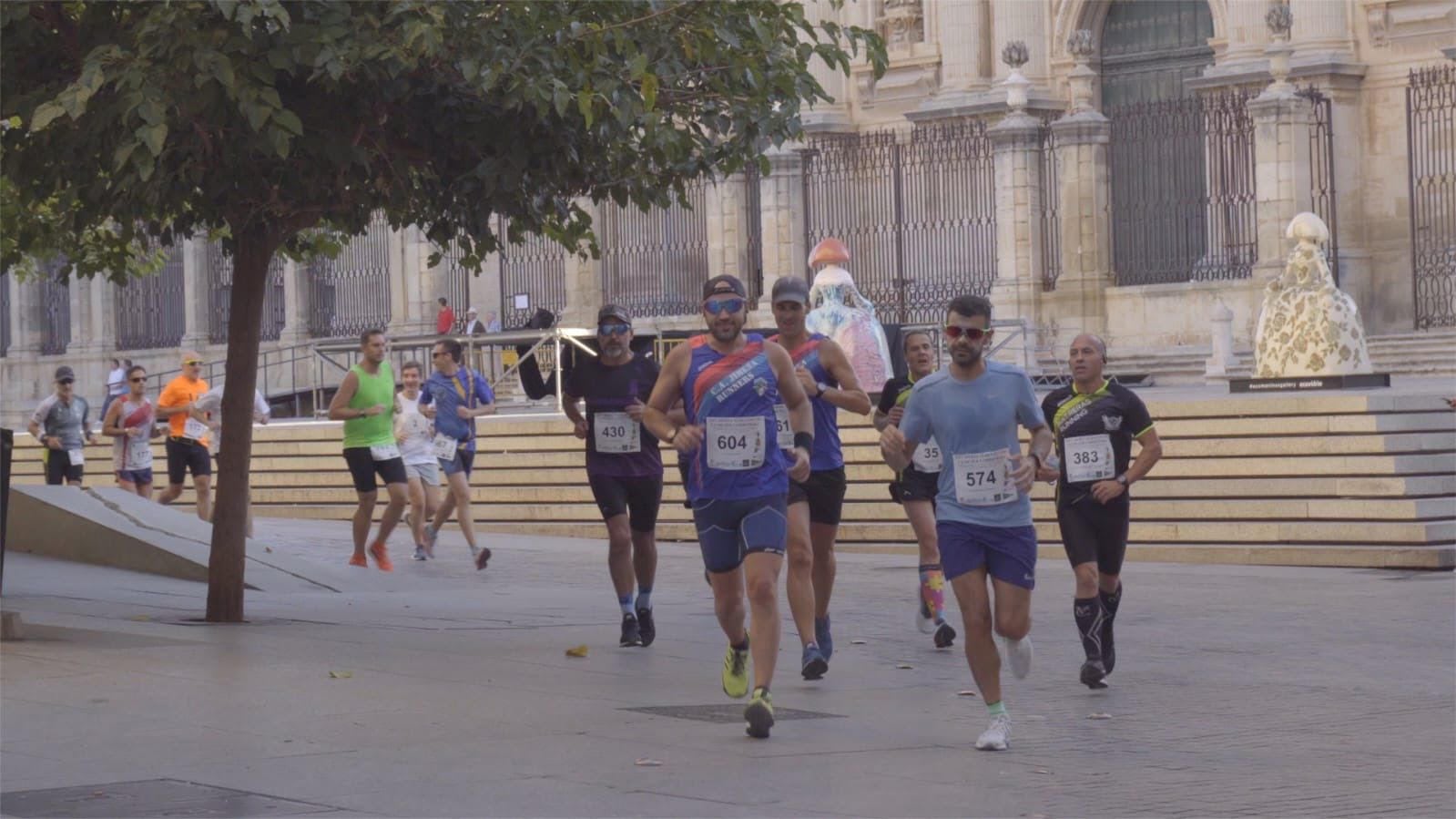 Corredores disputan una prueba deportiva en Jaén.